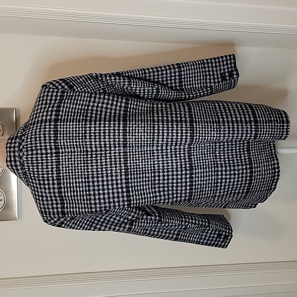 Old Navy, Size M, Soft-Brushed Oversized Blazer, Black, Gray-Blue Plaid, EUC - Picture 4 of 12